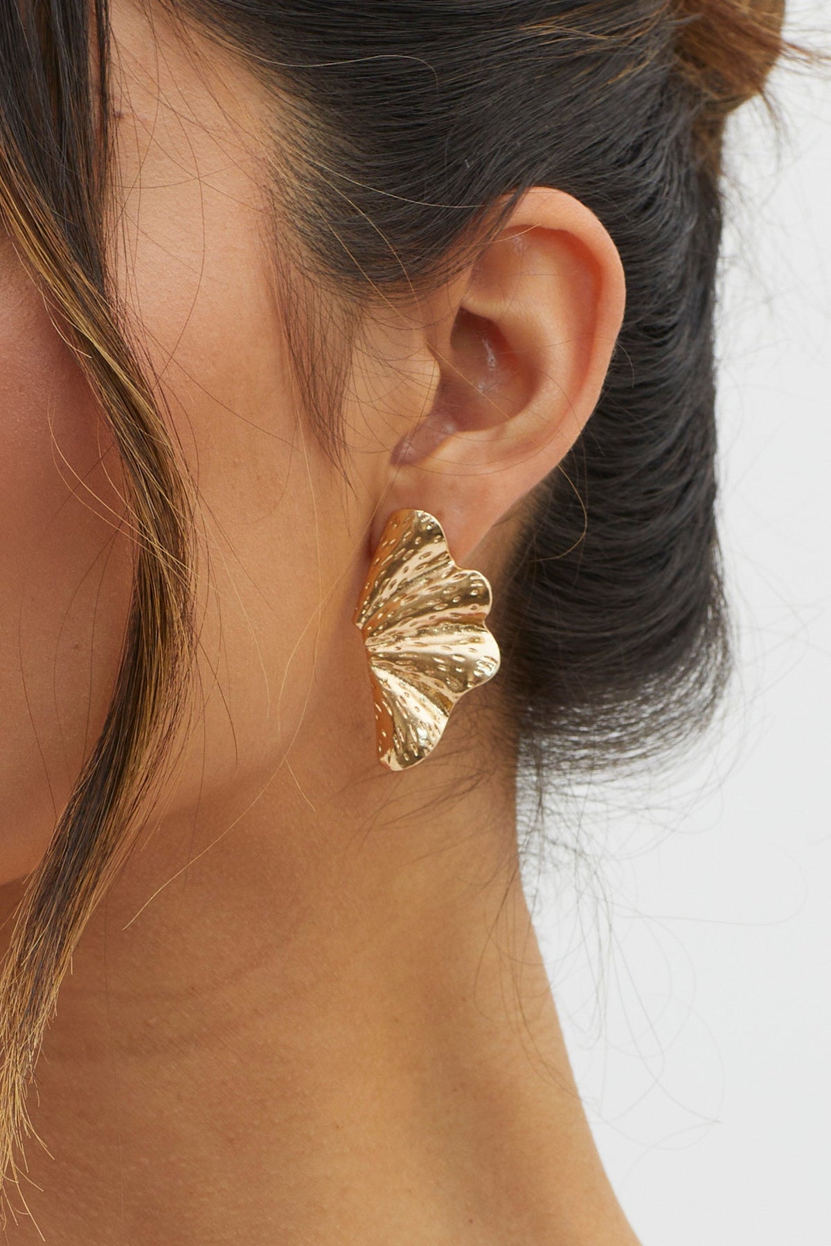Olga Fan-Shaped Leaf Earrings Gold